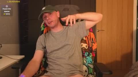 Snapshot of baldysins chatting on 05-11-26, 08:17 BaldySins online show from 05-11-26, 08:17