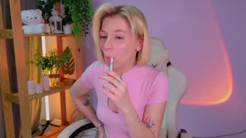 Elly online show from 06-02-26, 03:52
