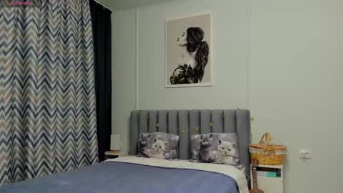 Kira online show from 03-10-25, 01:12