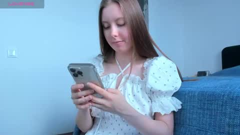 Snapshot of bam_bi chatting on 05-20-26, 01:17 Kira online show from 05-20-26, 01:17