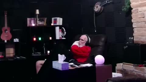 Snapshot of banjoey48 chatting on 12-17-25, 06:52 BANJOEY online show from 12-17-25, 06:52