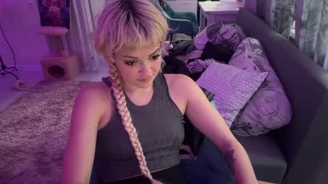 Snapshot of baosznejkowski chatting on 08-08-26, 04:09 Sumi online show from 08-08-26, 04:09