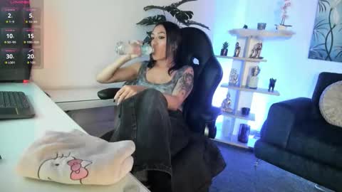 Gabi  online show from 10-18-25, 07:14