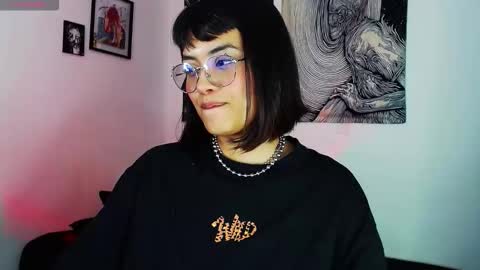 Snapshot of barbaraaa_moon chatting on 11-20-25, 04:45 Barbara Moon online show from 11-20-25, 04:45