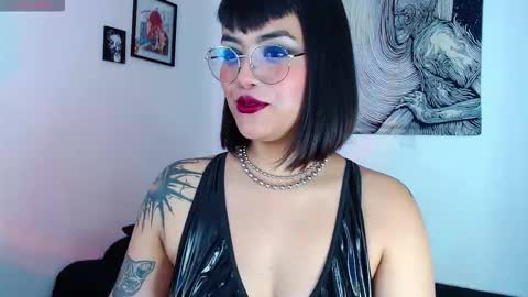 Snapshot of barbaraaa_moon chatting on 11-20-25, 07:35 Barbara Moon online show from 11-20-25, 07:35