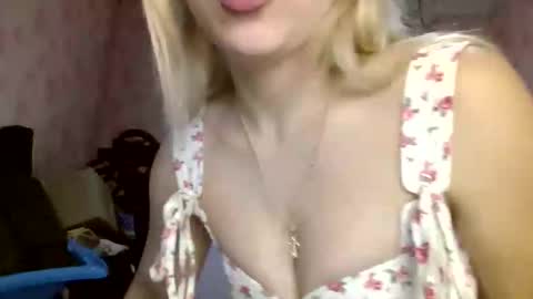 Snapshot of barbie___girl chatting on 11-10-25, 06:12 barbie___girl online show from 11-10-25, 06:12