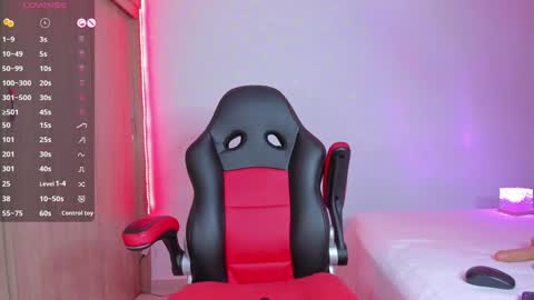 Snapshot of barbie_ebony_ chatting on 01-12-25, 04:00 Nicolle online show from 01-12-25, 04:00