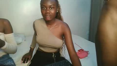 queen online show from 10-19-25, 05:35