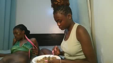 queen online show from 10-31-25, 11:39