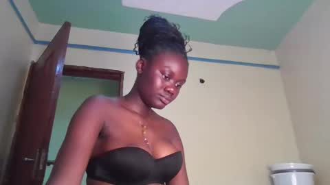 Snapshot of barbie_queen2 chatting on 05-06-26, 11:37 queen online show from 05-06-26, 11:37