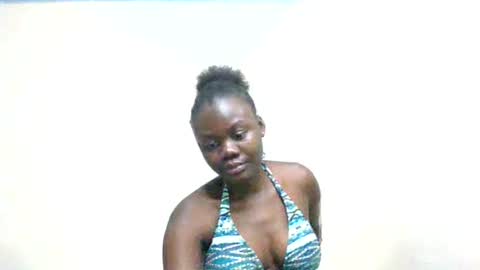 Snapshot of barbie_queen2 chatting on 06-13-26, 09:35 queen online show from 06-13-26, 09:35