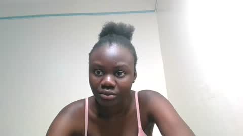 Snapshot of barbie_queen2 chatting on 06-18-26, 08:47 queen online show from 06-18-26, 08:47