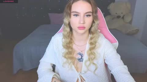 Snapshot of barbieee_doll chatting on 05-13-26, 04:59 Eva online show from 05-13-26, 04:59