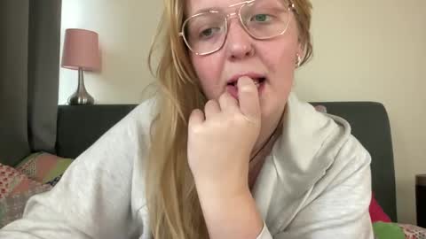 barbiegirl966 online show from 02-04-25, 10:21