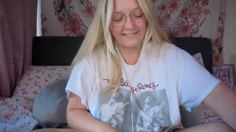 barbiegirl966 online show from 10-07-25, 08:33