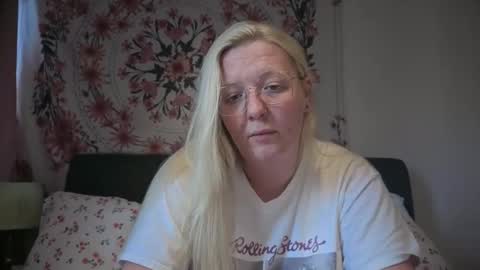 Snapshot of barbiegirl966 chatting on 05-31-26, 08:54 barbiegirl966 online show from 05-31-26, 08:54