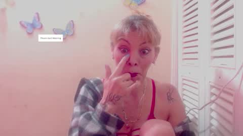 Snapshot of barbiemature chatting on 11-08-25, 12:49 barbiemature online show from 11-08-25, 12:49