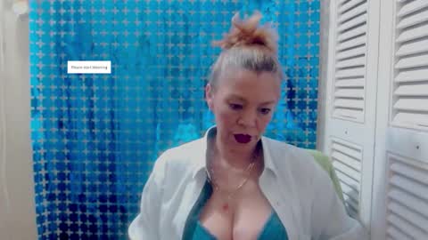 Snapshot of barbiemature chatting on 11-15-25, 10:12 barbiemature online show from 11-15-25, 10:12