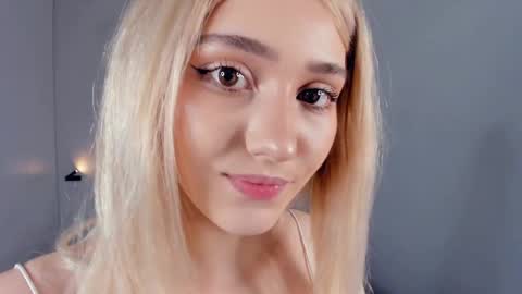 Snapshot of barbimia chatting on 04-05-26, 04:37 Mia online show from 04-05-26, 04:37