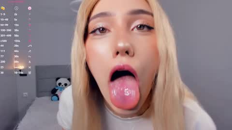 Snapshot of barbimia chatting on 05-19-26, 05:30 Mia online show from 05-19-26, 05:30