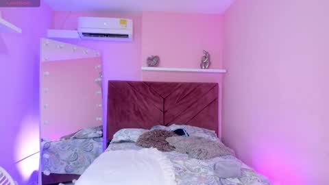 Luna online show from 02-22-25, 04:09