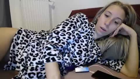 Snapshot of barelylegalblondy chatting on 12-10-24, 07:43 Lena online show from 12-10-24, 07:43