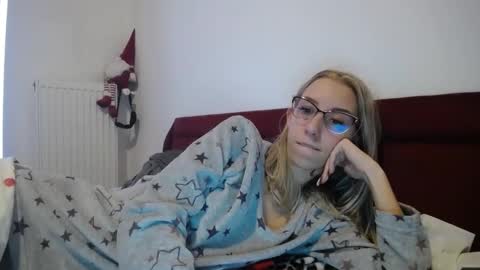 Snapshot of barelylegalblondy chatting on 01-04-25, 11:11 Lena online show from 01-04-25, 11:11