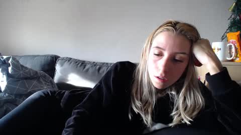 Snapshot of barelylegalblondy chatting on 01-26-25, 09:08 Lena online show from 01-26-25, 09:08