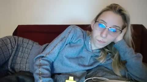 Snapshot of barelylegalblondy chatting on 02-08-25, 07:49 Lena online show from 02-08-25, 07:49
