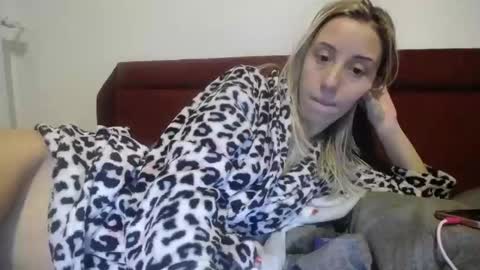 Snapshot of barelylegalblondy chatting on 02-25-25, 07:47 Lena online show from 02-25-25, 07:47