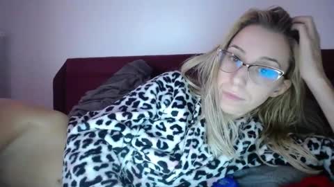 Snapshot of barelylegalblondy chatting on 02-27-25, 12:23 Lena online show from 02-27-25, 12:23