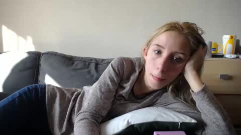 Snapshot of barelylegalblondy chatting on 03-06-25, 08:19 Lena online show from 03-06-25, 08:19