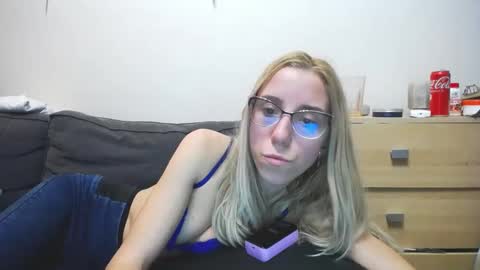 Snapshot of barelylegalblondy chatting on 03-07-25, 08:00 Lena online show from 03-07-25, 08:00