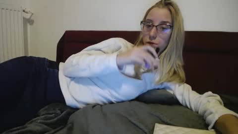 Snapshot of barelylegalblondy chatting on 03-08-25, 07:20 Lena online show from 03-08-25, 07:20