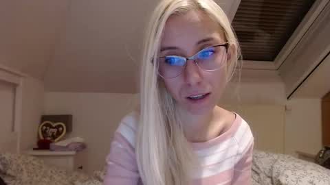 Lena online show from 10-26-25, 05:52