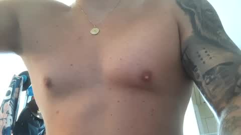 Snapshot of barrias23 chatting on 08-09-26, 12:32 barrias23 online show from 08-09-26, 12:32