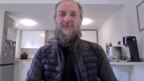 Snapshot of basiccamguy chatting on 06-12-26, 08:02 basiccamguy online show from 06-12-26, 08:02