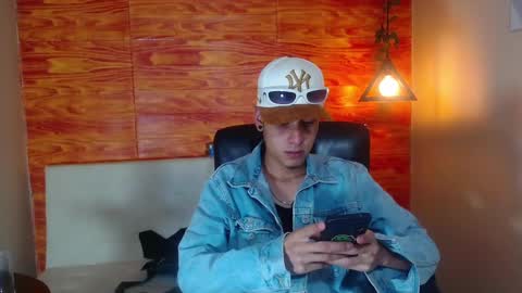 Snapshot of bastiaan_28 chatting on 02-19-25, 03:06 Bastian online show from 02-19-25, 03:06