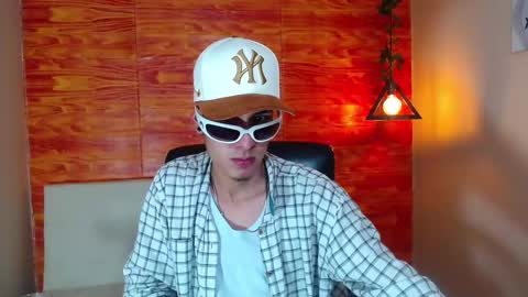 Snapshot of bastiaan_28 chatting on 02-21-25, 03:12 Bastian online show from 02-21-25, 03:12