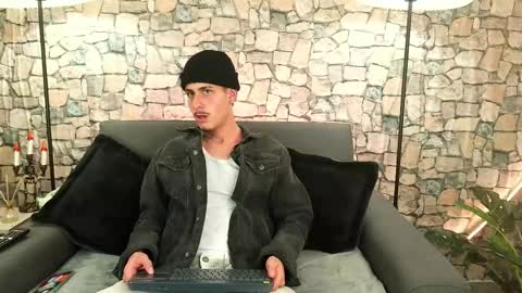 Snapshot of bastiaan_28 chatting on 10-24-25, 05:26 Bastian online show from 10-24-25, 05:26