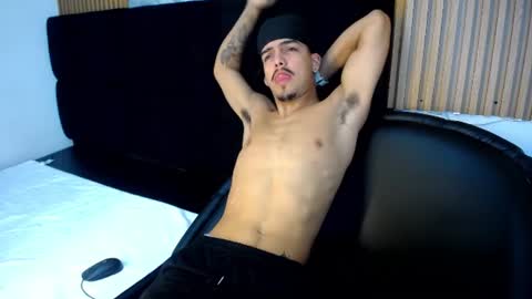 Snapshot of bastian_fox_ chatting on 07-28-26, 07:26 Batian online show from 07-28-26, 07:26