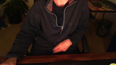 Snapshot of batebro13 chatting on 03-10-25, 12:37 BateBro13 online show from 03-10-25, 12:37