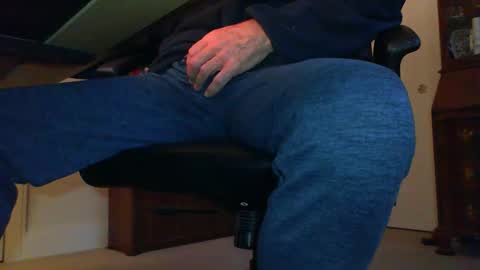 Snapshot of batebro13 chatting on 11-12-25, 03:12 BateBro13 online show from 11-12-25, 03:12