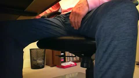 Snapshot of batebro13 chatting on 05-19-26, 12:55 BateBro13 online show from 05-19-26, 12:55