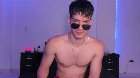 Valentino online show from 02-04-25, 09:31