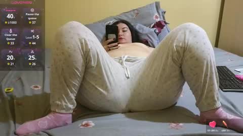 Snapshot of bbw_milf_4u chatting on 02-20-25, 01:40 Emma online show from 02-20-25, 01:40