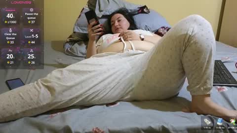 Snapshot of bbw_milf_4u chatting on 02-22-25, 08:42 Emma online show from 02-22-25, 08:42