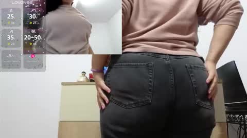 Snapshot of bbw_milf_4u chatting on 09-24-25, 05:55 Emma online show from 09-24-25, 05:55