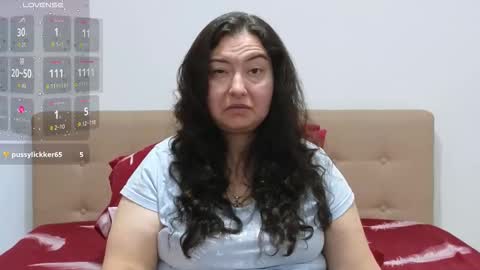 Snapshot of bbw_milf_4u chatting on 10-22-25, 06:46 Emma online show from 10-22-25, 06:46