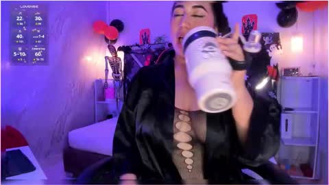Cloe  online show from 10-29-25, 04:59